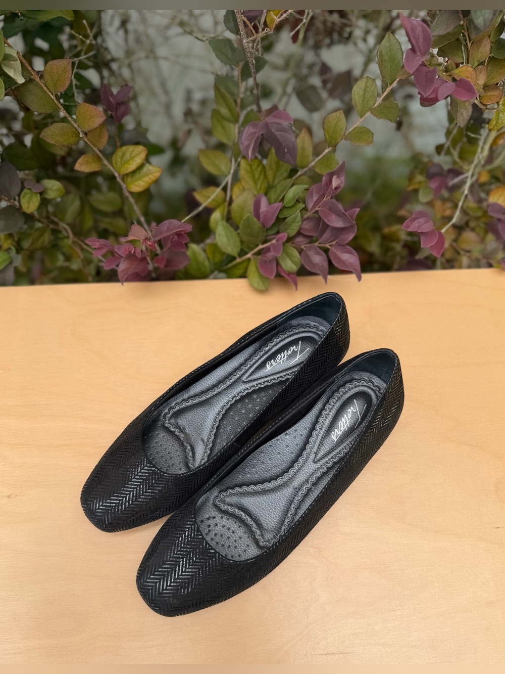 Trotters Black Sparkly Ballet Mini Wedge Slip On Cushioned Insole 7 Elegant